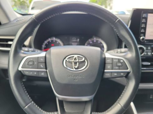 Used 2022 Toyota Highlander LE FWD image 20
