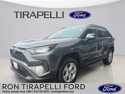 Used 2019 Toyota RAV4 LE image 1