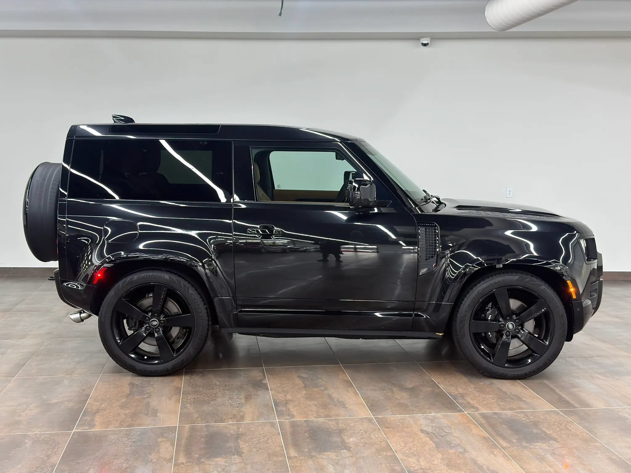 Used 2024 Land Rover Defender 90 V8 AWD/4WD image 14