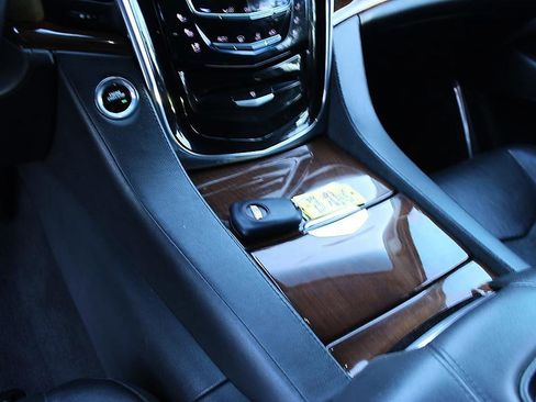 Used 2019 Cadillac Escalade 4WD image 10