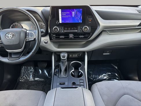 Used 2023 Toyota Highlander LE image 10