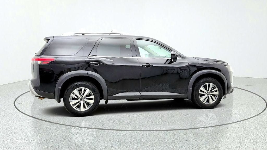 Used 2025 Nissan Pathfinder SL AWD/4WD image 4