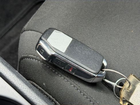 Used 2025 Kia Sportage LX image 21