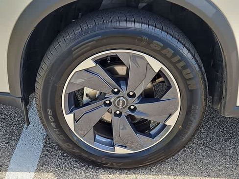 Used 2024 Nissan Rogue SV FWD image 13