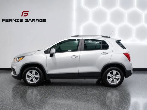 Used 2021 Chevrolet Trax LT w/ Driver Confidence Package FWD image 4