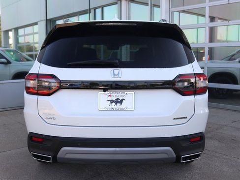 New 2025 Honda Pilot Touring image 33