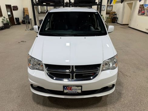 Used 2019 Dodge Grand Caravan SXT image 12