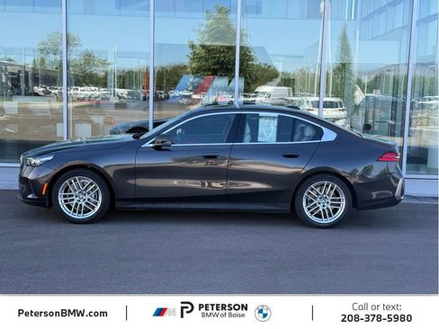 Used 2024 BMW 540i xDrive w/ Premium Package AWD/4WD image 2