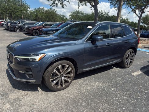 Used 2023 Volvo XC60 B5 Ultimate w/ Climate Package FWD image 3