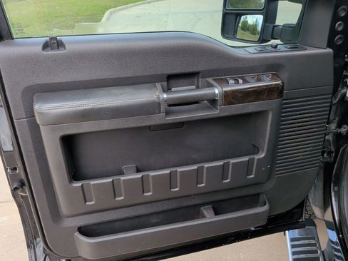 Used 2015 Ford F250 Platinum w/ FX4 Off-Road Package image 10