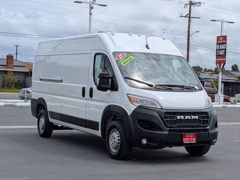 Used 2025 RAM ProMaster 2500 w/ Convenience Group FWD image 3