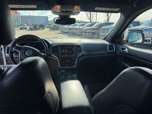 Used 2018 Jeep Grand Cherokee Altitude image 26