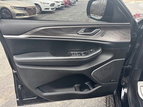 Used 2022 Jeep Grand Cherokee L Limited image 10