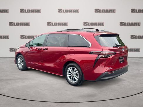 Used 2025 Toyota Sienna XLE w/ XLE Plus Package AWD/4WD image 3