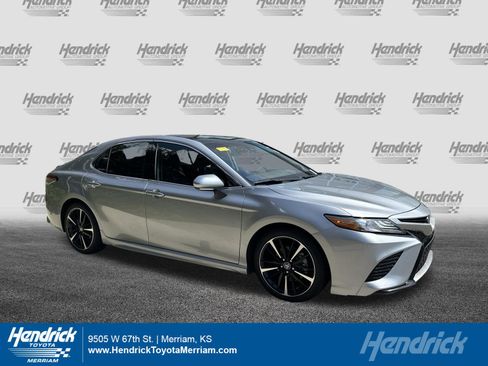 Used 2019 Toyota Camry XSE FWD image 1