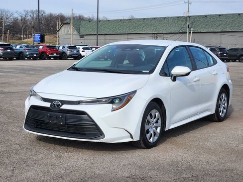 Used 2024 Toyota Corolla LE image 3