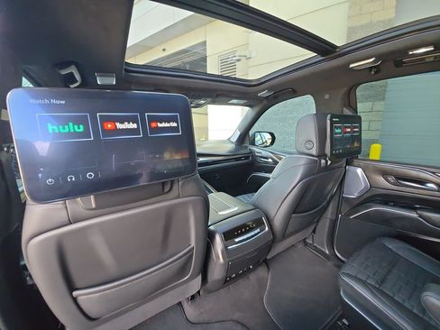 Used 2024 Cadillac Escalade ESV Sport Platinum w/ LPO, ONYX Package AWD/4WD image 34