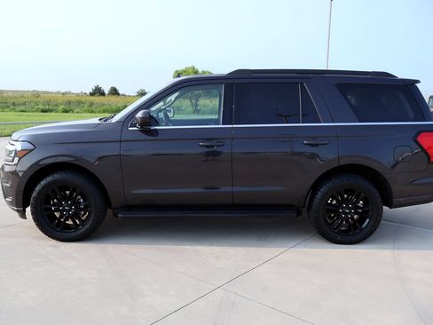 Used 2024 Ford Expedition XLT RWD image 2