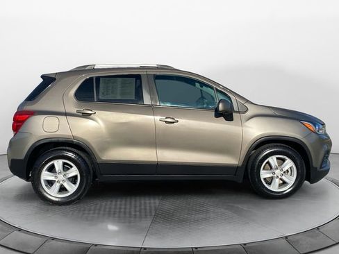 Used 2021 Chevrolet Trax LT w/ Driver Confidence Package image 6