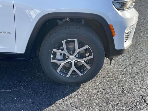 New 2025 Jeep Grand Cherokee Limited image 13