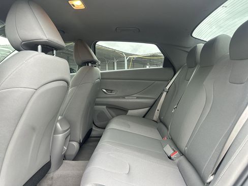 Used 2025 Hyundai Elantra SE FWD image 22