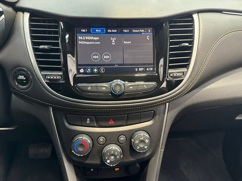 Used 2018 Chevrolet Trax LT w/ LT Convenience Package AWD/4WD image 18