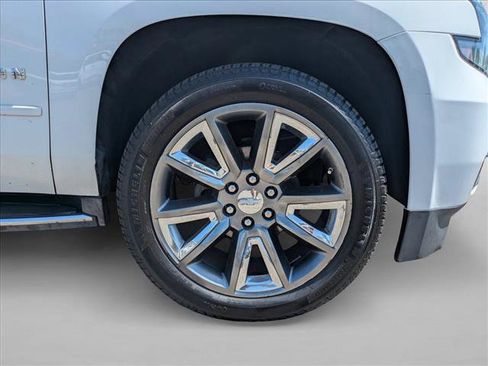 Used 2019 Chevrolet Suburban Premier AWD/4WD image 21