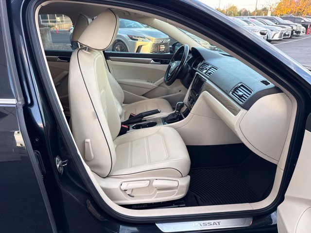 Used 2017 Volkswagen Passat 1.8T SE FWD image 13