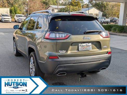 Used 2019 Jeep Cherokee Latitude Plus w/ Comfort/Convenience Group image 9