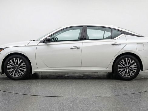 Used 2025 Nissan Altima 2.5 SV FWD image 5