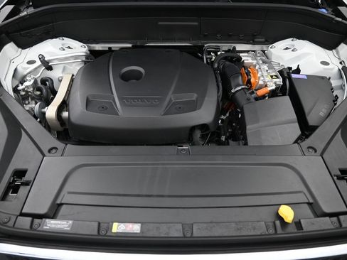 Certified 2025 Volvo XC90 T8 Ultra w/ Protection Package Premier AWD/4WD image 14