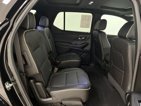 Certified 2023 Chevrolet Traverse Premier FWD image 16