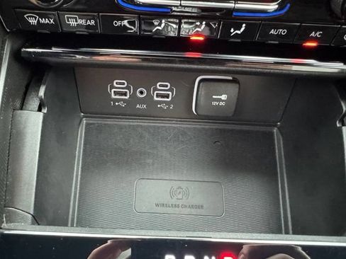 Used 2024 Jeep Grand Cherokee Altitude AWD/4WD image 31