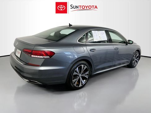 Used 2022 Volkswagen Passat 2.0T SE image 4