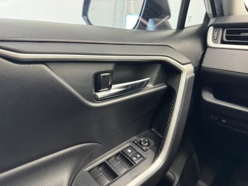 Used 2020 Toyota RAV4 XLE w/ Convenience Package FWD image 37