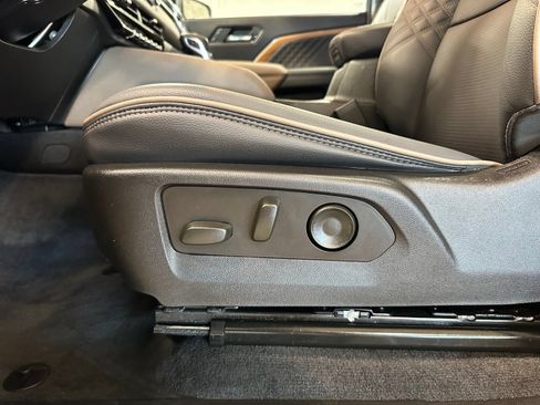 Used 2024 GMC Canyon Denali AWD/4WD image 14