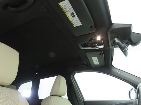 Certified 2025 BMW X1 xDrive28i w/ Premium Package image 17