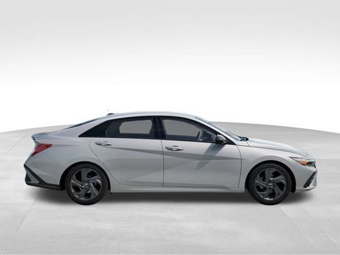 Used 2026 Hyundai Elantra Sport FWD image 8