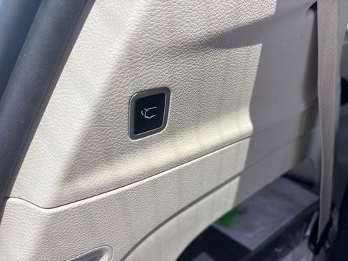 Used 2023 Chrysler Pacifica Touring-L FWD image 33