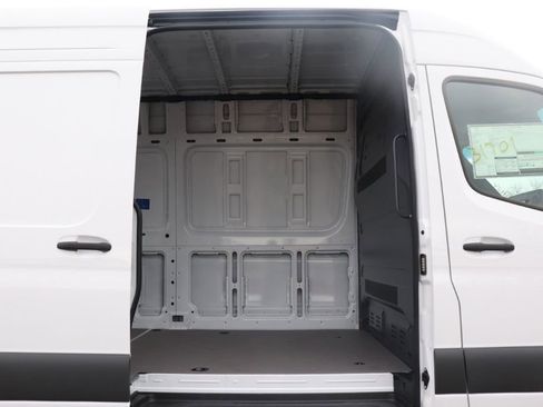 Used 2025 Mercedes-Benz Sprinter 2500 image 18