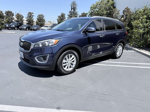 Used 2016 Kia Sorento LX w/ LX Convenience Package FWD image 6