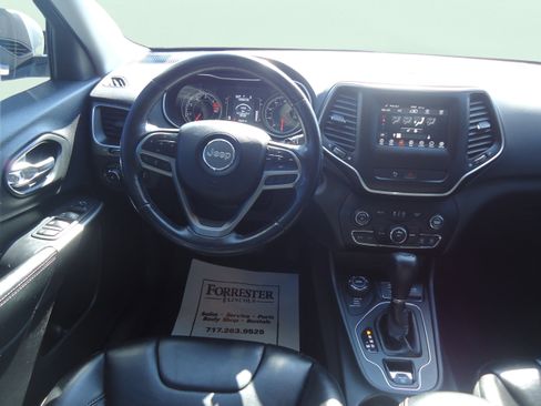 Used 2020 Jeep Cherokee Latitude Plus w/ Cold Weather Group AWD/4WD image 12