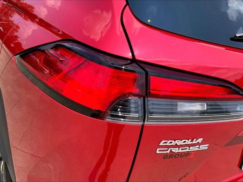 Used 2023 Toyota Corolla Cross XLE w/ Convenience Package FWD image 28