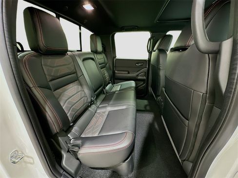 Used 2025 Nissan Frontier PRO-4X w/ Pro Premium Package image 28