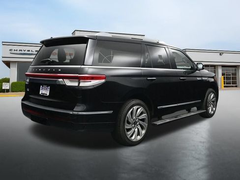 Used 2023 Lincoln Navigator Reserve AWD/4WD image 5