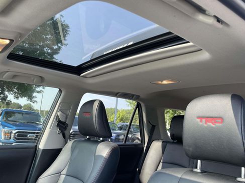 Used 2020 Toyota 4Runner Venture w/ Moonroof Package AWD/4WD image 15