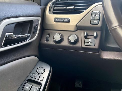 Used 2020 GMC Yukon XL Denali AWD/4WD image 32