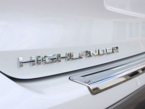 New 2026 Toyota Highlander Platinum AWD/4WD image 12