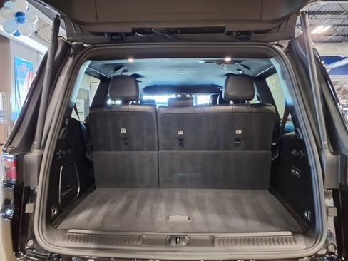 Used 2022 Jeep Wagoneer Series III w/ Flexible Seating Group image 12