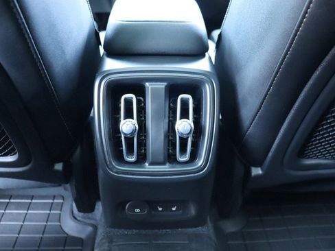 Used 2024 Volvo C40 Recharge Core image 40